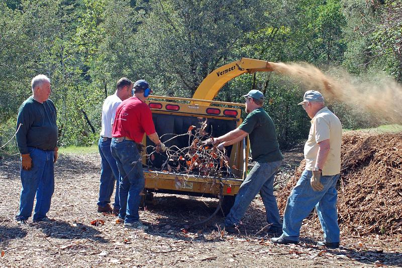Chipper At Work 2.jpg - The chipper grinds it up!